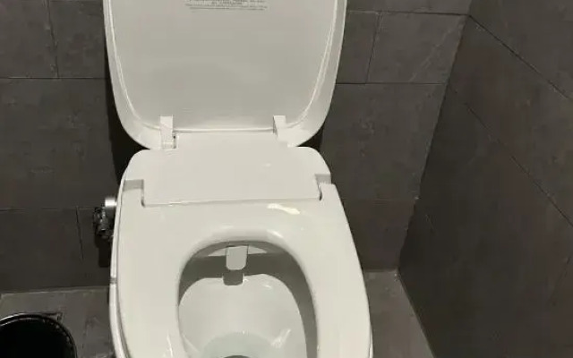 Orange hotel