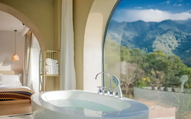 Distant Mountain Guesthouse