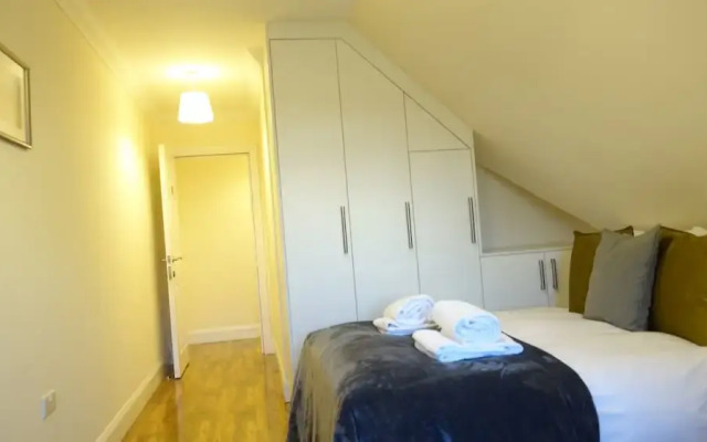 London Heathrow Airport Rooms R.C by C&P