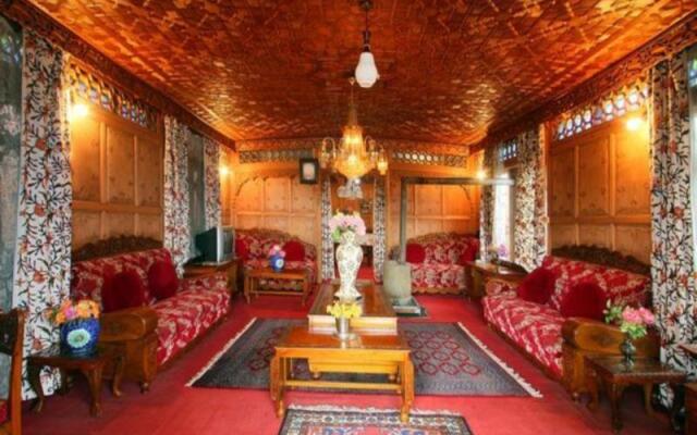 Royal Dandoo Palace of Houseboat