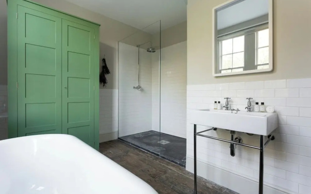 Canonbury Park North II by Onefinestay