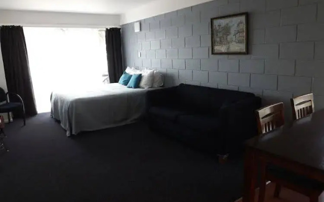 Raceway Motel