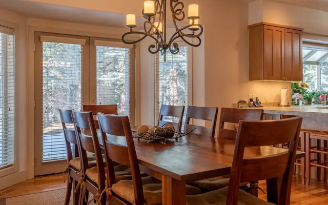 Yeagr Home Elkhorn by RedAwning