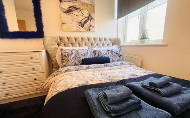 Beautiful 2 - Bed Apartment in Aylesbury