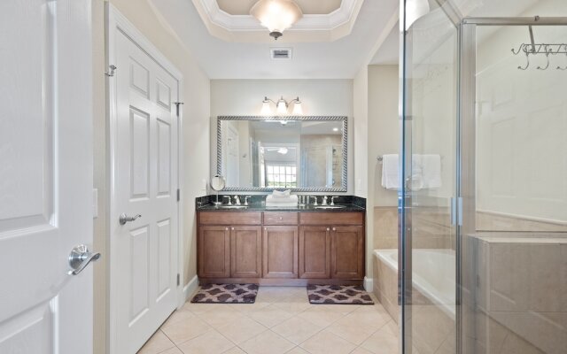 Rvh_326r Centre Court 3 Bedroom Condo