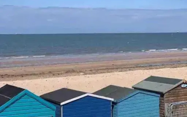 Beach Retreat, Stones Throw Away from Beach