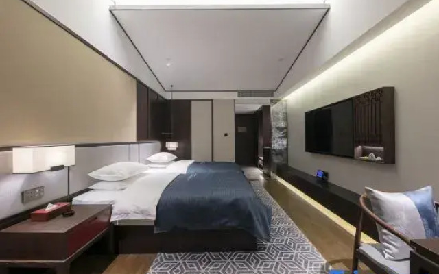 QIANNAHOTEL SPLENDOR（Zhengzhou East Railway Station Longzihu University District）