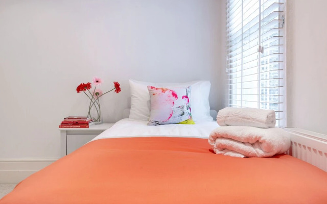 Colourful West Kensington Home Close to Earls Court