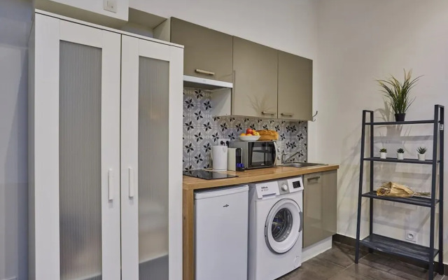 Spacious Studio Center of Paris/montmartre