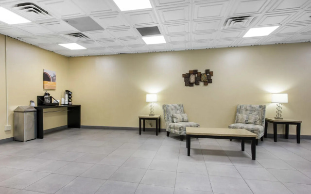 Quality Inn & Suites Charleston - Civic Center