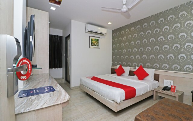 OYO Flagship 23530 Smriti Star Hotel