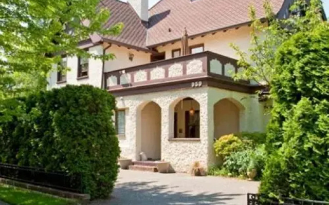 Bacon Mansion Bed and Breakfast