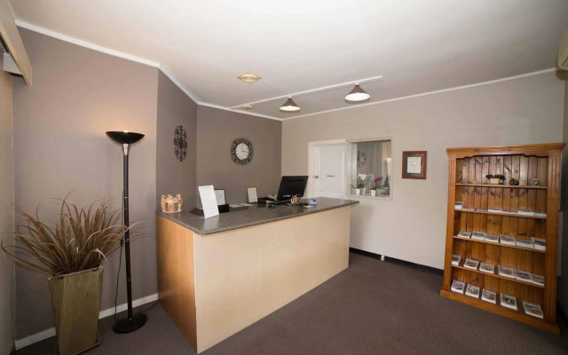 Country Gardens Motel