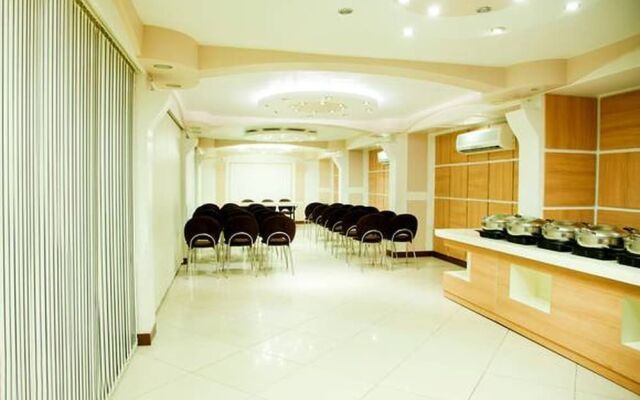 Hotel Sheela Towers
