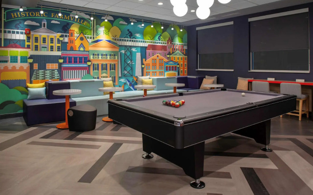 Tru by Hilton Farmville