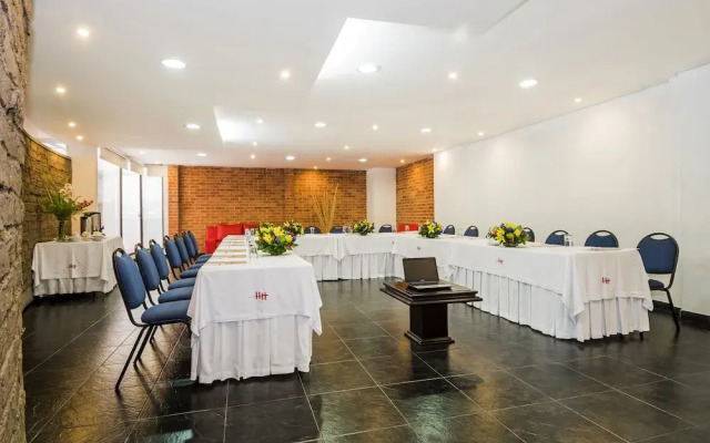 Hotel Hill House Suites