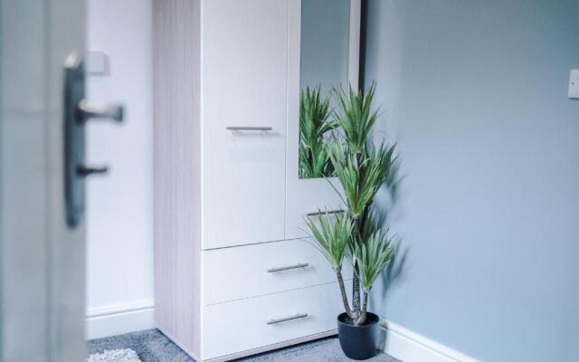 Studio Two, Clarendon Apartments