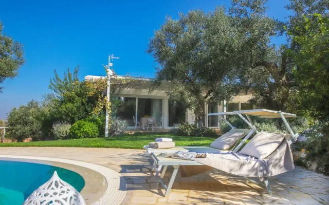 TD Il Vecchio Fienile Outdoor Kitchen with Pool View