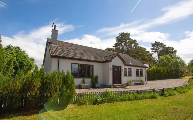 Calm Scottish Country Escape with Hot Tub Sleeps 6