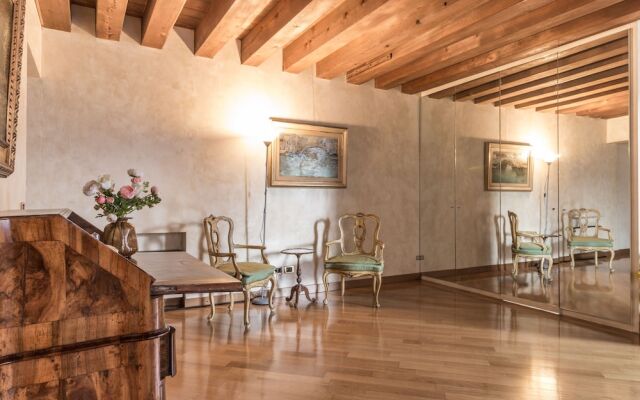 La Fenice Theatre Exclusive Flat