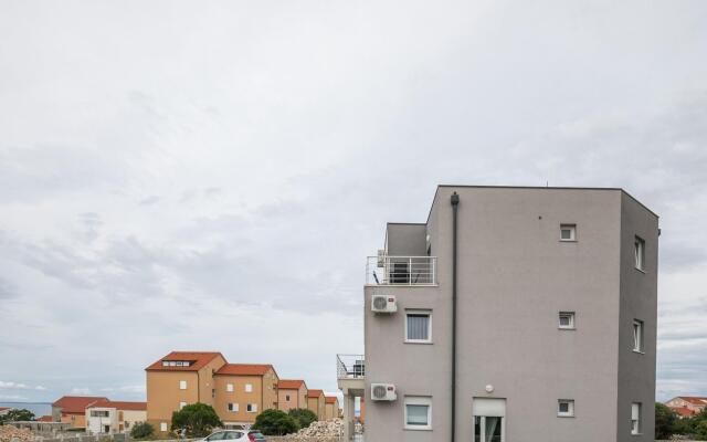 Lovely Apartment in Novalja near Sea Beach