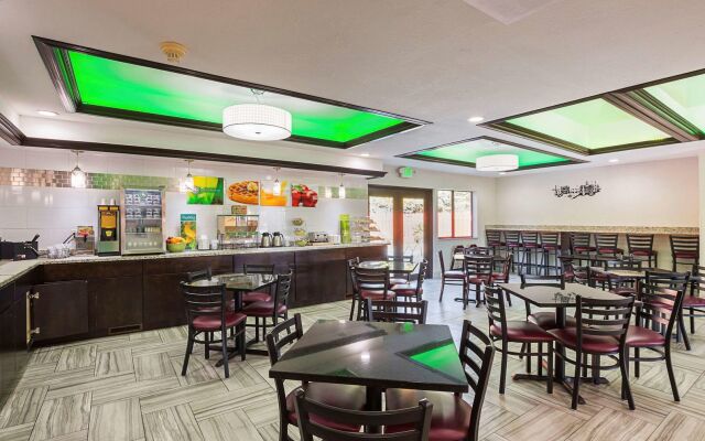 Quality Inn & Suites Holland