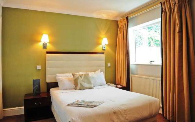 Raglan Hotel
