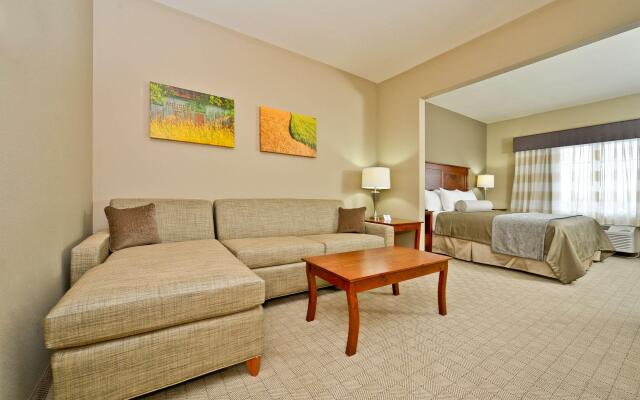 Green Mill Village Hotel & Suites, BW Signature Collection