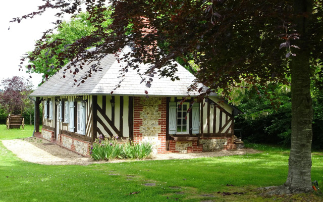 Estate in Normandy With Pool & Tennis Court