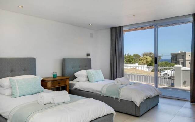 Spacious Holiday Villa w Private Pool Garden Serein