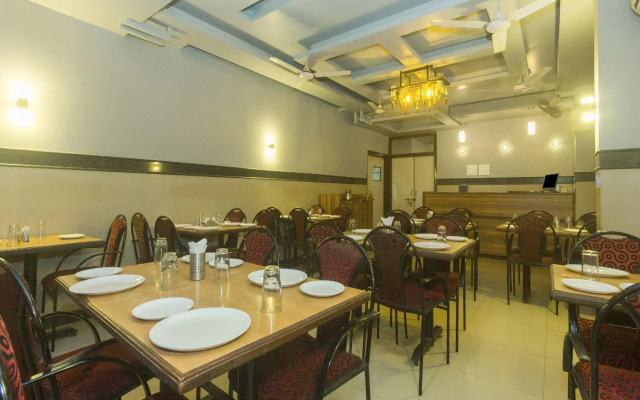OYO Flagship 18893 Hotel Shweta