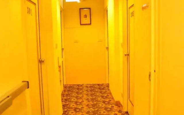H Hotel