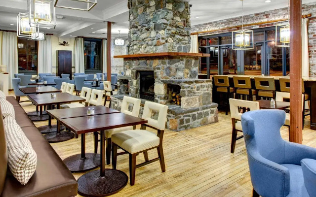 Staybridge Suites Savannah Historic District by IHG