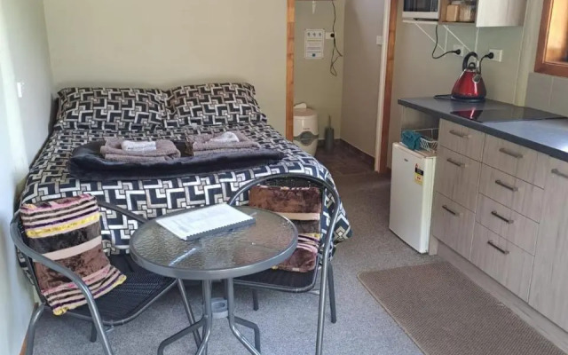 Kiwi Cabin and Homestay at Koru