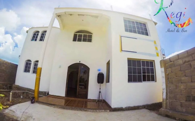 Regi Hotel & Bar