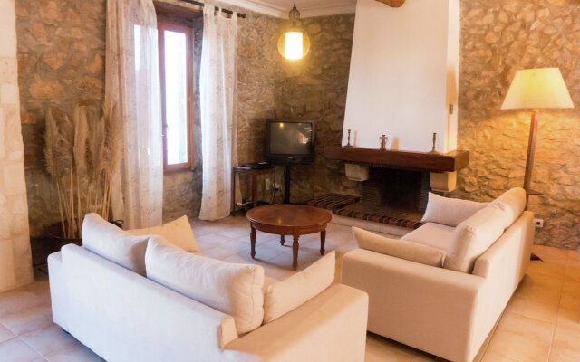 Holiday Home in Montbrun-des-Corbieres with Pool