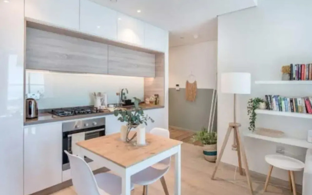 Cozy 1BR with balcony sea view