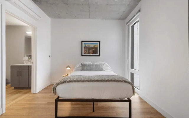 4BR Group Retreat Near Lincoln Park