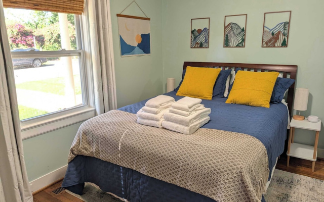 Stylish Durham Retreat - Walkable, Sleeps 6