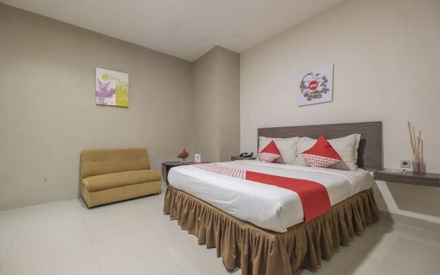 OYO 1679 Hotel Century Makassar
