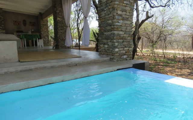 Foxy Crocodile Bush Lodge & Kruger Safari's - No Loadshedding