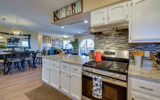5 Mi to Dtwn Prescott: Home w/ Deck & Mtn Views