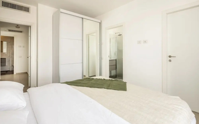 Seaside High-Rise Apt by Sea N' Rent