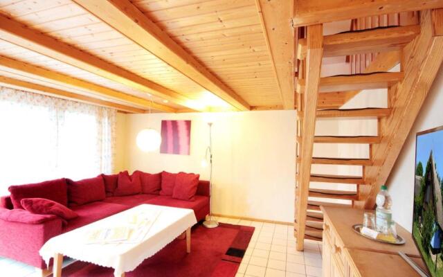 Blaues Haus by Rujana
