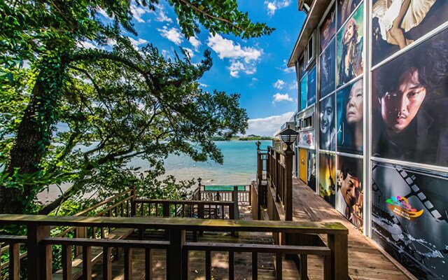 Yeosu White Village Pension