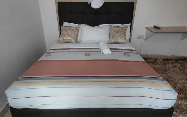 White House Lounge & Accommodation