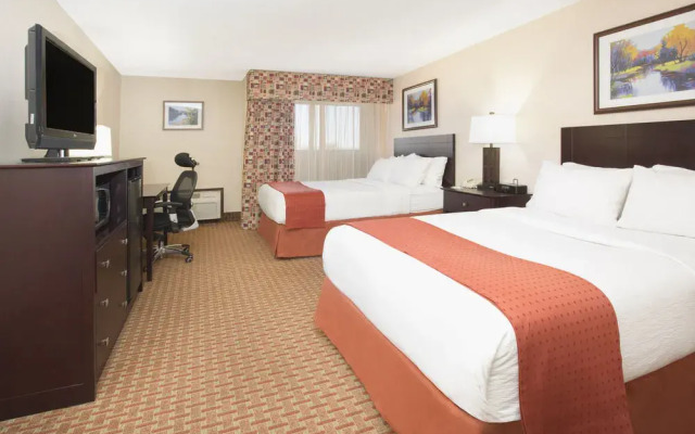 Holiday Inn Minot Riverside