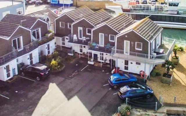 3 Church Mews