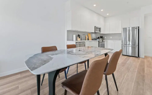 Stylish LA Studio Prime Location