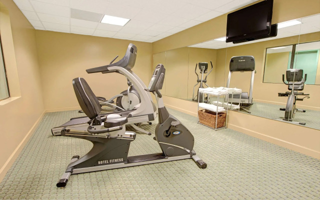 Days Inn by Wyndham Downtown St. Louis